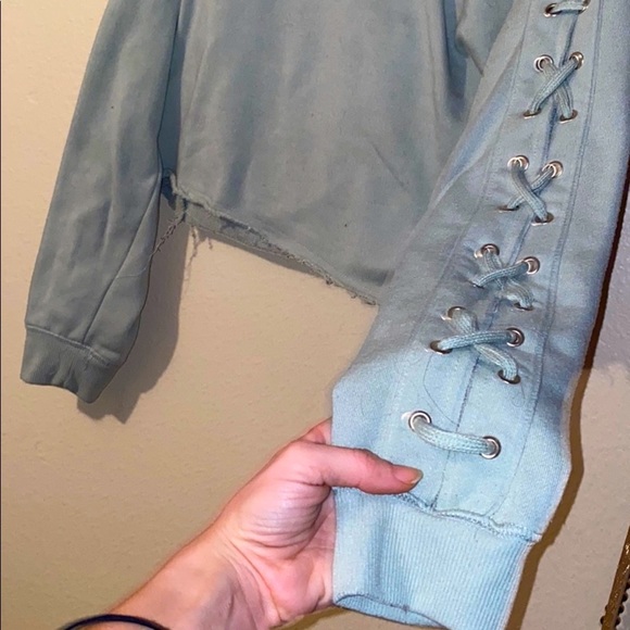 Cross-Tie Cropped Hoodie💚 - Picture 3 of 5